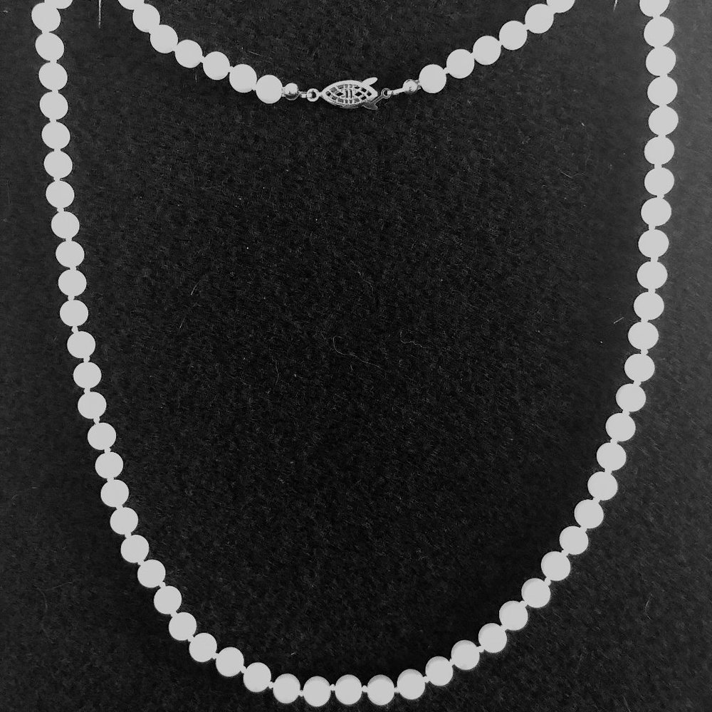 Pearl Necklace with decorative filigree clasp